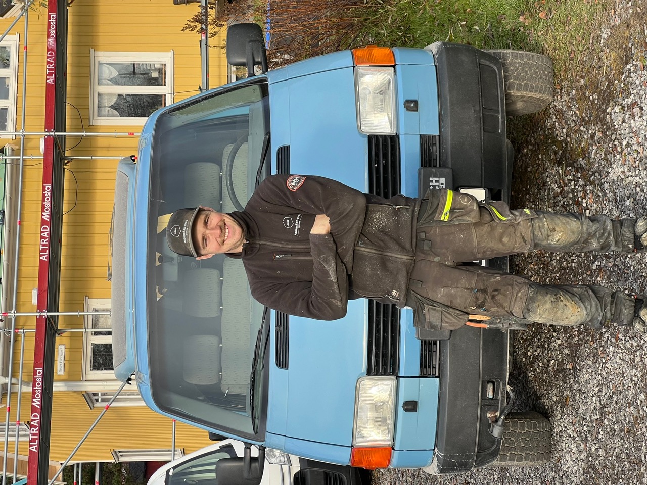 Robin från Aronsgård Bygg & Service på byggarbetsplatsen